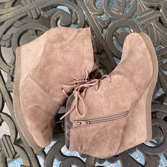 Wedge booties - Picture 1 of 6
